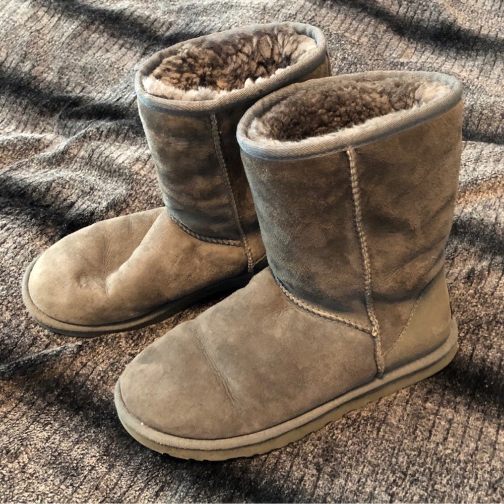 VTG UGG Classic Short Boot Grey Suede Size 8